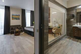 Гостиница Viewpoint Hotel Москва Люкс с видом на сад-3