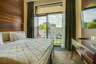Гостиница Viewpoint Hotel Москва Улучшенный двухместный номер с 1 кроватью или 2 отдельными кроватями с балконом-3