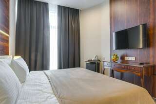 Гостиница Viewpoint Hotel Москва Улучшенный двухместный номер с 1 кроватью или 2 отдельными кроватями с видом на реку-1